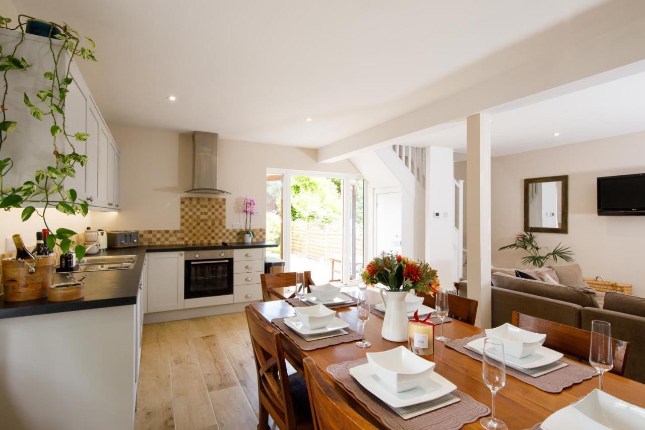 'Orchard Croft Lodge - Chichester', Book-Direct, New Home 1,367 Sq' Ft' , Can Sleep 8 On Request , Split & Link 'Super King' Size Beds, Free Wi-Fi, Sky Tv & Sky Sports, 9 - Minutes From West Wittering Beach, Very Quiet Location, Dog Friendly 外观 照片