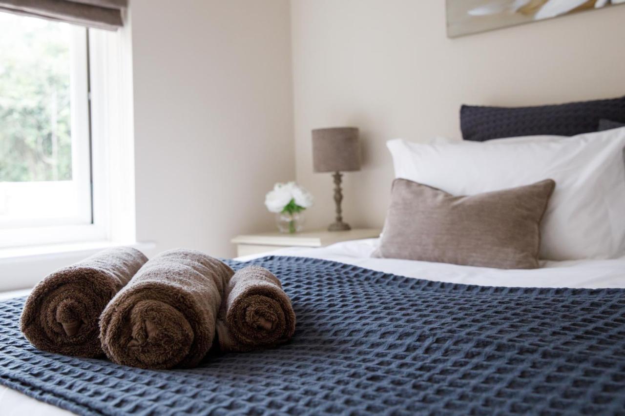 'Orchard Croft Lodge - Chichester', Book-Direct, New Home 1,367 Sq' Ft' , Can Sleep 8 On Request , Split & Link 'Super King' Size Beds, Free Wi-Fi, Sky Tv & Sky Sports, 9 - Minutes From West Wittering Beach, Very Quiet Location, Dog Friendly 外观 照片