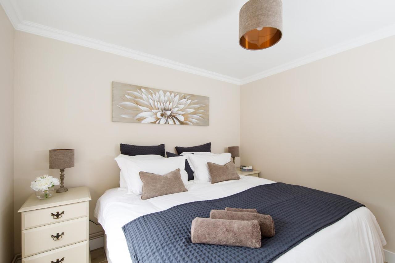 'Orchard Croft Lodge - Chichester', Book-Direct, New Home 1,367 Sq' Ft' , Can Sleep 8 On Request , Split & Link 'Super King' Size Beds, Free Wi-Fi, Sky Tv & Sky Sports, 9 - Minutes From West Wittering Beach, Very Quiet Location, Dog Friendly 外观 照片