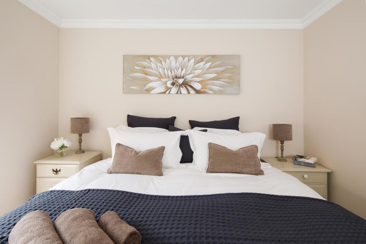 'Orchard Croft Lodge - Chichester', Book-Direct, New Home 1,367 Sq' Ft' , Can Sleep 8 On Request , Split & Link 'Super King' Size Beds, Free Wi-Fi, Sky Tv & Sky Sports, 9 - Minutes From West Wittering Beach, Very Quiet Location, Dog Friendly 外观 照片