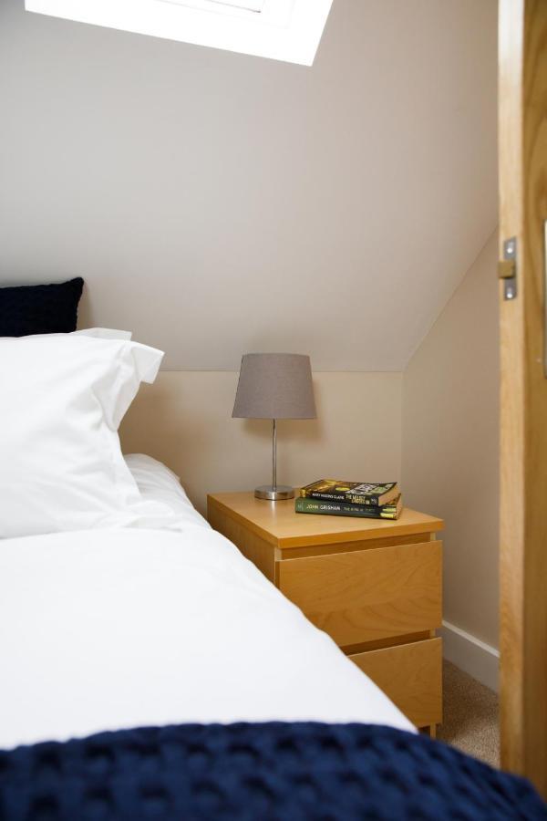 'Orchard Croft Lodge - Chichester', Book-Direct, New Home 1,367 Sq' Ft' , Can Sleep 8 On Request , Split & Link 'Super King' Size Beds, Free Wi-Fi, Sky Tv & Sky Sports, 9 - Minutes From West Wittering Beach, Very Quiet Location, Dog Friendly 外观 照片