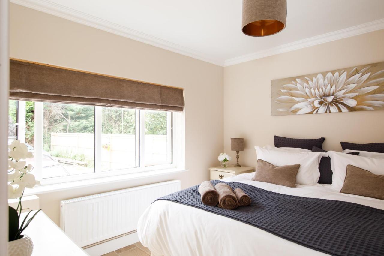 'Orchard Croft Lodge - Chichester', Book-Direct, New Home 1,367 Sq' Ft' , Can Sleep 8 On Request , Split & Link 'Super King' Size Beds, Free Wi-Fi, Sky Tv & Sky Sports, 9 - Minutes From West Wittering Beach, Very Quiet Location, Dog Friendly 外观 照片