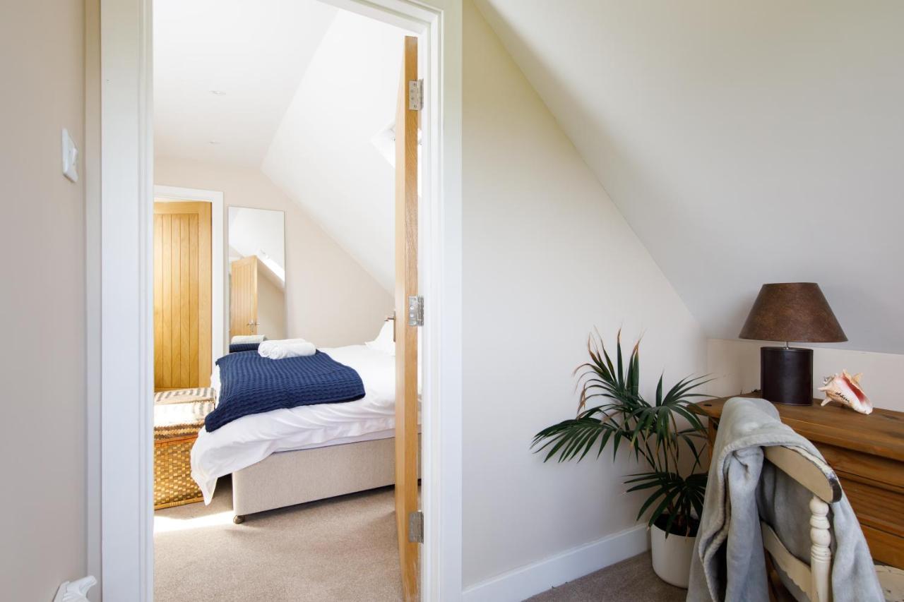 'Orchard Croft Lodge - Chichester', Book-Direct, New Home 1,367 Sq' Ft' , Can Sleep 8 On Request , Split & Link 'Super King' Size Beds, Free Wi-Fi, Sky Tv & Sky Sports, 9 - Minutes From West Wittering Beach, Very Quiet Location, Dog Friendly 外观 照片