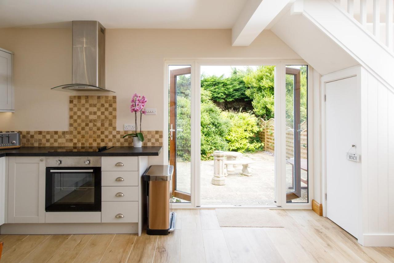 'Orchard Croft Lodge - Chichester', Book-Direct, New Home 1,367 Sq' Ft' , Can Sleep 8 On Request , Split & Link 'Super King' Size Beds, Free Wi-Fi, Sky Tv & Sky Sports, 9 - Minutes From West Wittering Beach, Very Quiet Location, Dog Friendly 外观 照片
