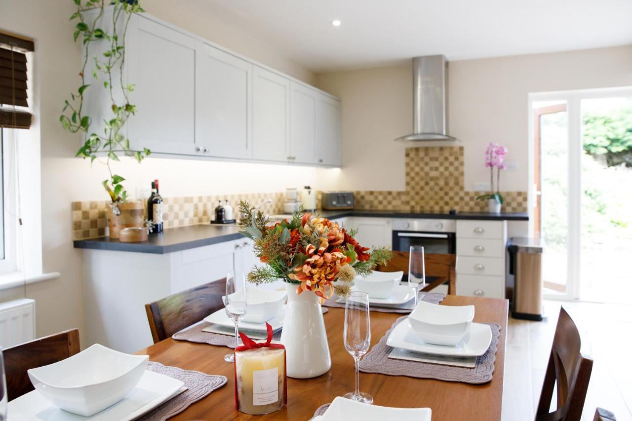 'Orchard Croft Lodge - Chichester', Book-Direct, New Home 1,367 Sq' Ft' , Can Sleep 8 On Request , Split & Link 'Super King' Size Beds, Free Wi-Fi, Sky Tv & Sky Sports, 9 - Minutes From West Wittering Beach, Very Quiet Location, Dog Friendly 外观 照片